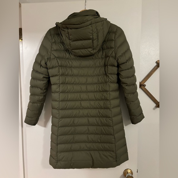 Patagonia Women's Green Puffer Jacket - Picture 3 of 6